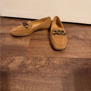 Crown Vintage Brown Loafers with Chain Accent
